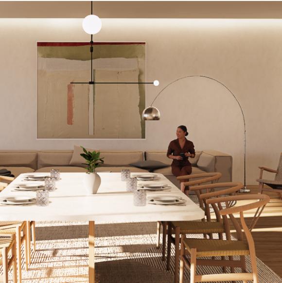 στρωμένο τραπέζι με καρέκλες, στο βάθος μια γυναίκα κάθεται στον καναπε του σαλονιού